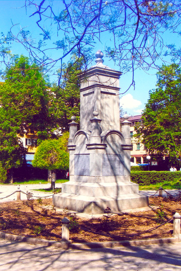 Споменик ослободиоцима Куршумлије од Турака у центру Куршумлије